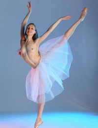 18 Año viejo Rubia Bailarina annett Un intenta modelado en el Desnudo a mucho el éxito