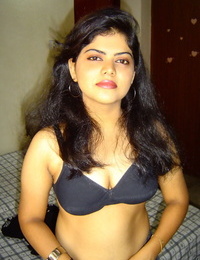 Warm Indian fledgling Neha Nair exposes her chubby boobs and chubby fatty ass