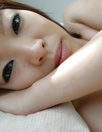 naughty Aziatische chick Asami Noda uitkleden en verspreiding haar lagere lippen