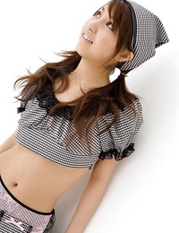 aziatische Cutie Rika Yuuki het blootleggen van haar sexy kont en tiny tieten