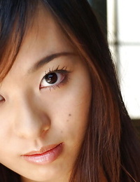 Zoet Aziatische tiener Hikaru Koto het blootleggen van haar verkleinwoord tieten en wooly kut
