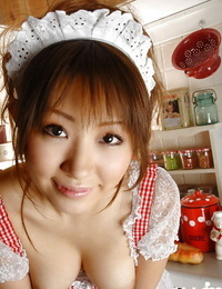 جميلة الآسيوية فاتنة مع لطيفة الثدي Reon كوساكا تجريد في على المطبخ