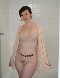 Brunette amateur bares her big ball-sac as she gets prepped for a bathtub