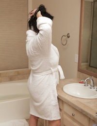 角质 摩洛伊斯兰解放阵线 Sammy 布鲁克斯 抚拍 她的 巨大的 奶 和 自慰 在 一个 浴缸