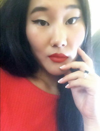 erimiş Asya teen Katana Alır bir Selfie için gösteriş yapmak onu Güzel yüz & erimiş varlıkların