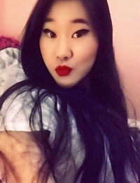 المنصهر الآسيوية في سن المراهقة كاتانا يأخذ A Selfie إلى تماوج لها جميلة الوجه & المنصهر الأصول