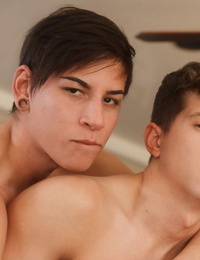 gay genç Tyler Hill ve Aiden Garcia set Çamaşır Gün Anal - PART 794