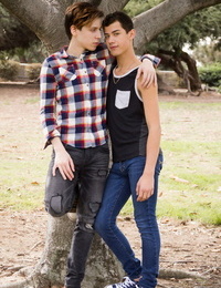 مثلي الجنس الفتى ديفين لويس و نيكولاس روميرو مجموعة شجرة huggers جزء 772