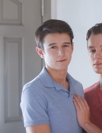 gay twink Evan Parker en Leo strijd set onweerstaanbaar Onderdeel 695