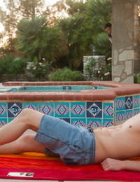 مثلي الجنس الفتى ماكس كارتر و ميلو هاربر مجموعة حمام السباحة صفعة - جزء 776