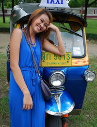 Schön Thai lady Mo Flirten Mit ein Niedlich Männlich tourist in öffentliche
