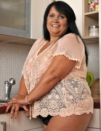 BBW brown-haired Bubi poses and demonstrates her big innate boobs in a kitchen